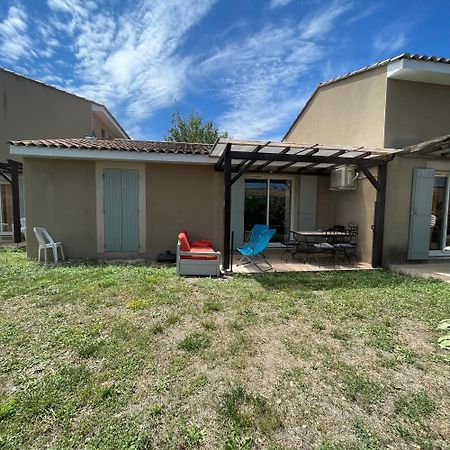 Maison Plain Pied Avec Climatisation Dans Une Residence Privee Avec Piscine Saint-Saturnin-lès-Avignon Exterior foto